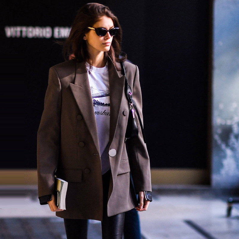 Street Fashion Week - Retro Style Milan Fashion Week Street