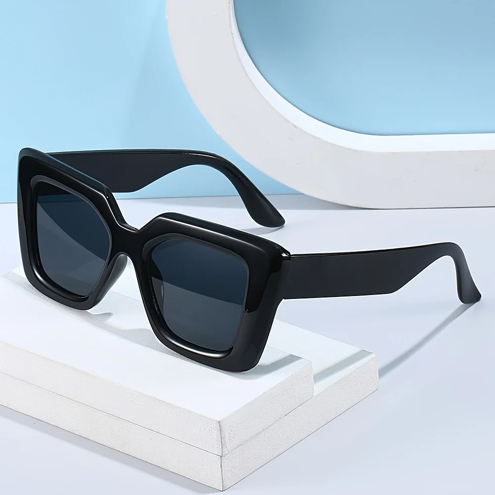 Street Fashion Photography - New Large-frame Women's Fashion Glasses, Stylish