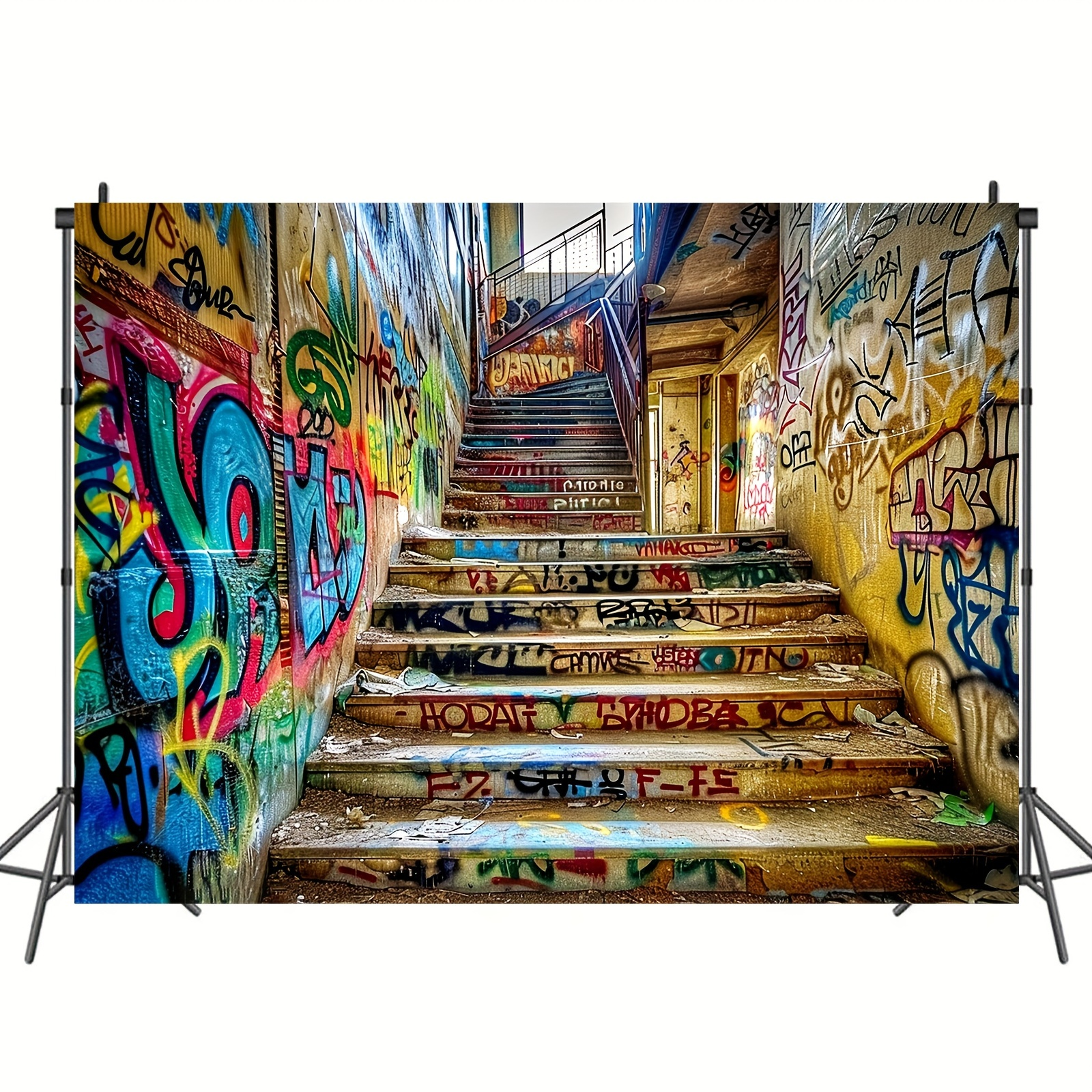 Vibrant urban street graffiti  - đánh giá và giá Street Fashion Photo