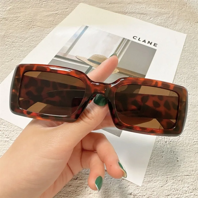 New Rectangular Women's Sungla - đánh giá và giá Street Fashion Photo